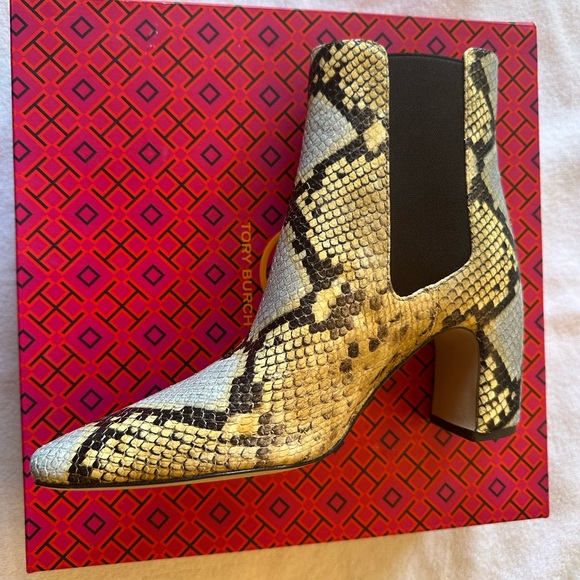 Banana Chelsea Boot 80MM - Picture 2 of 6